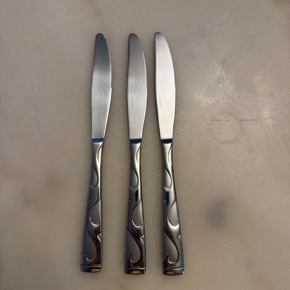 Set of 3 Oneida "Tuscan" Scrolls Dinner Knives Stainless Steel Flatware 9.5"